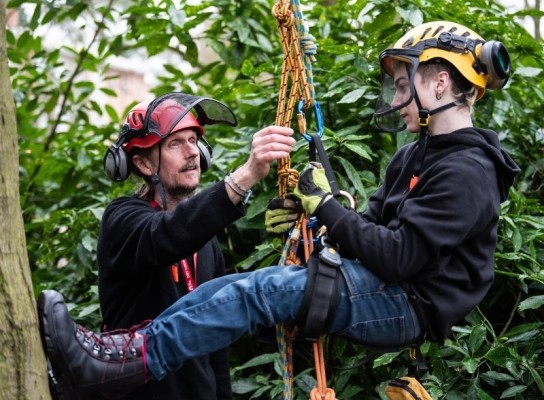 Arboreiculture Lecturer instructing a student before a climb